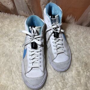 Nike Blazer Mid 77 SE D White and Blue Sneakers